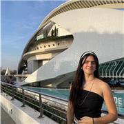 Universitaria con titulación C1 en inglés que se ha educado en un ambiente bilingüe, ofrezco clases online y presenciales.